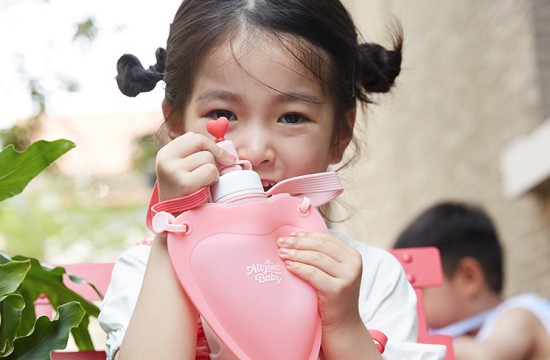 硅膠折疊水杯工廠使用的膠水有毒嗎？